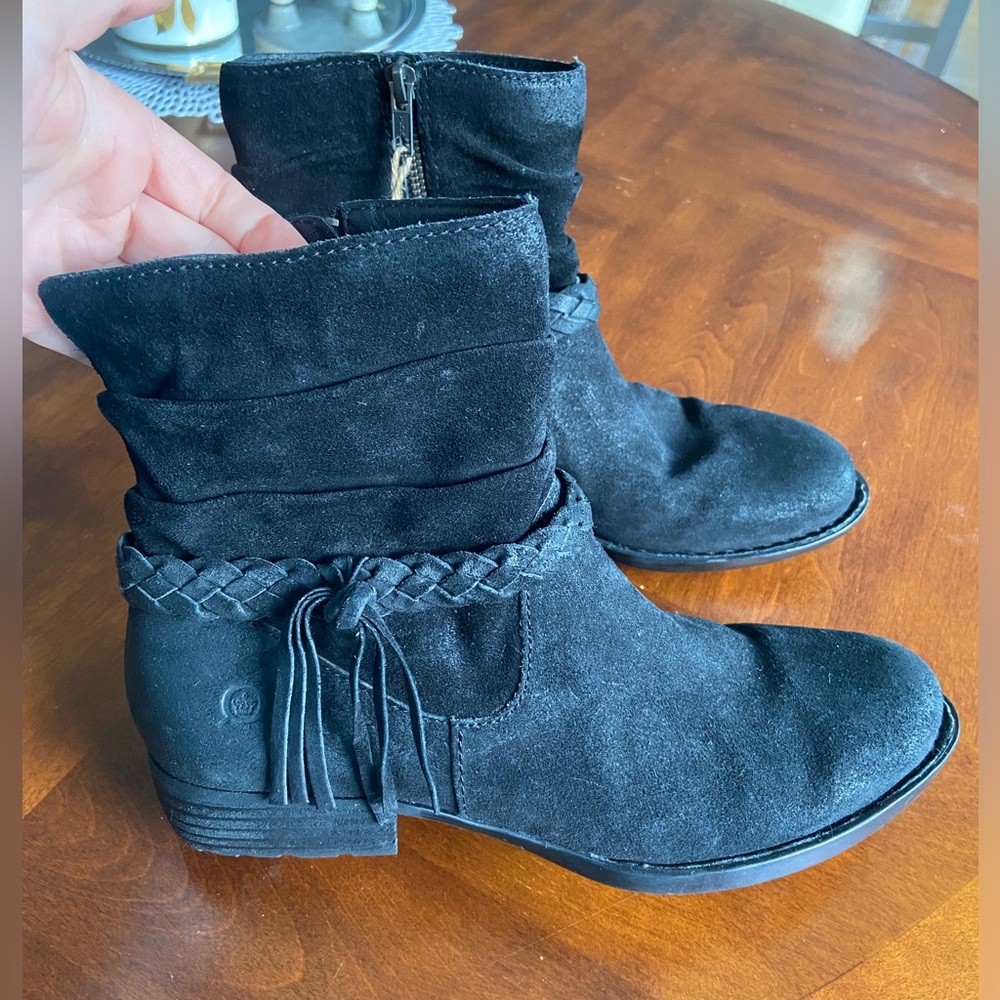 New! Born Oueva boots sz 9